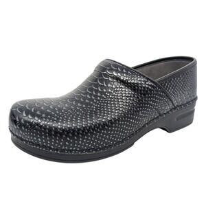 Dansko XP Black Embossed Snake Print Leather Clogs Slip Resistant Women Size 42